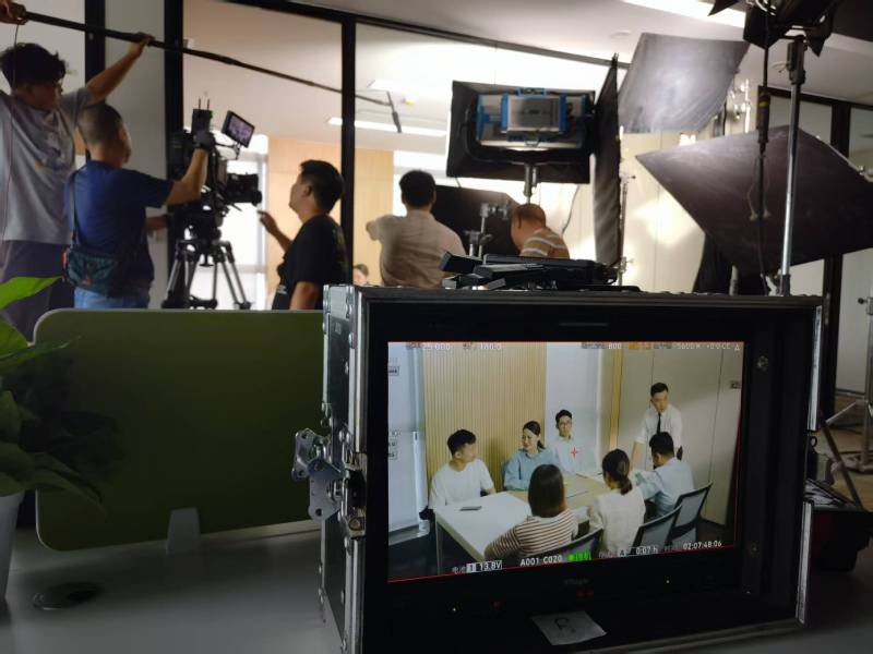 洮南市TVC拍摄公司：科技产品视觉化大师，诠释未来感与功能美学